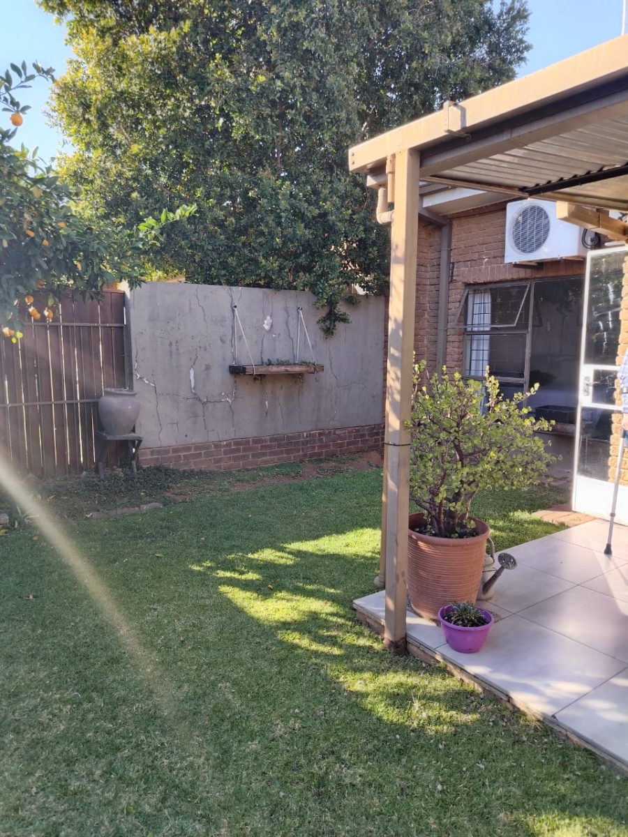 2 Bedroom Property for Sale in Langenhovenpark Free State